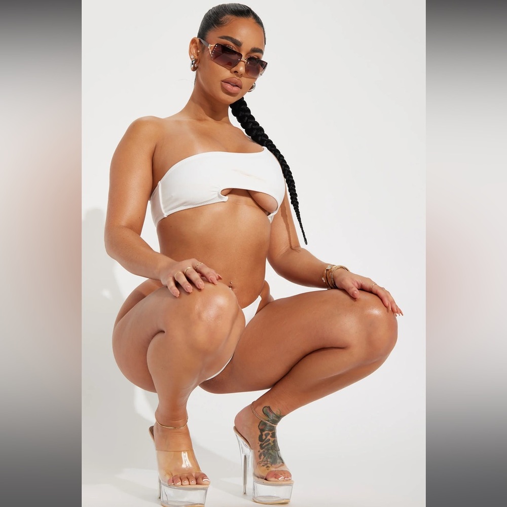 White Bikini - Picture 2 of 6